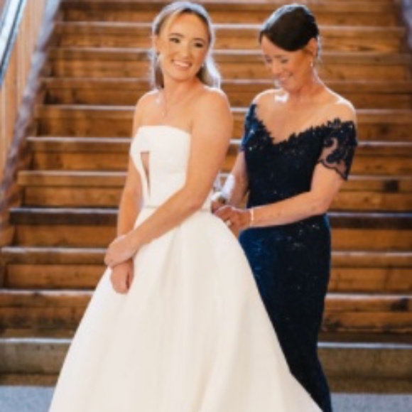 Nicole Bakti Blue Sleeveless Gown with Sweetheart Neckline - Picture 4 of 12